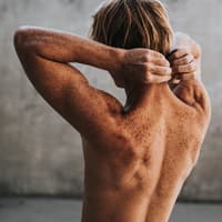 Blonder Mann von hinten Blonder Mann von hinten