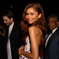 Zendaya knutscht mit Tom Holland Zendaya im Blumenkleid