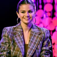 schuloutfit inspiration selena gomez selena gomez im blazer