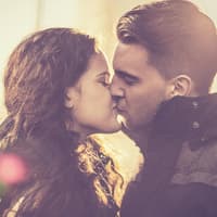 Umfrage: Küssen vor den Eltern? Quer Umfrage: Küssen vor den Eltern? Quer