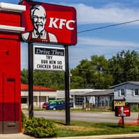 KFC verkauft jetzt Sonnencreme quer KFC verkauft jetzt Sonnencreme quer