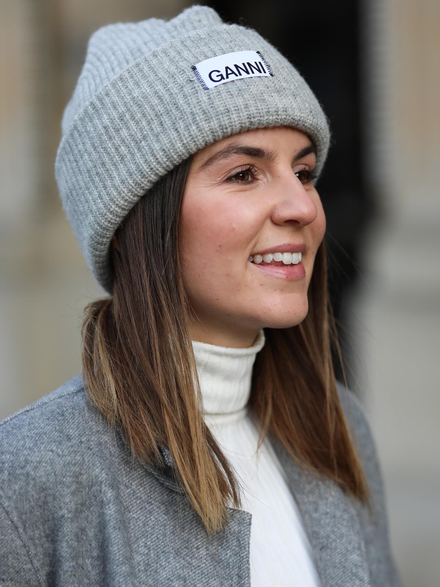 Mittellange Haare mit Mütze Mittellange Haare mit Mütze