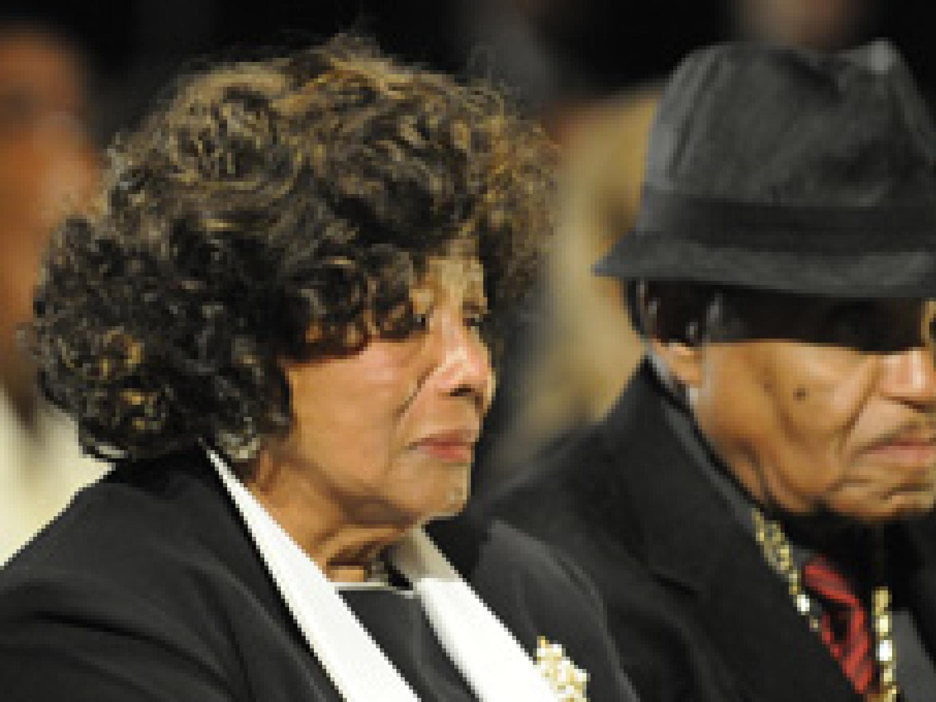 michael-jackson-familie-und-freunde-nehmen-abschied-250x170-bild-2-516082.jpg michael-jackson-familie-und-freunde-nehmen-abschied-250x170-bild-2-516082.jpg