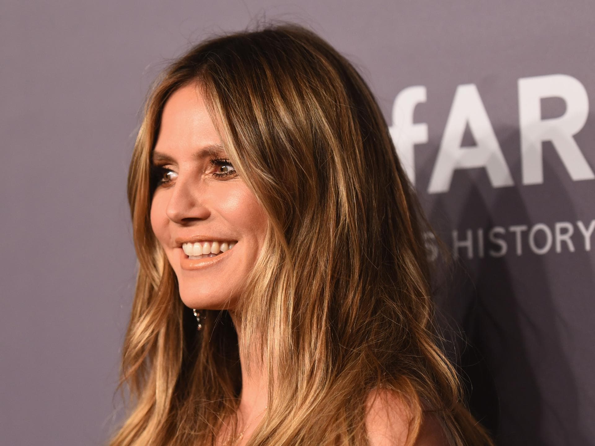 gntm-kandidatin-am-set-verliebt-quer gntm-kandidatin-am-set-verliebt-quer