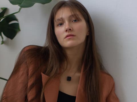 Lange Haare: Die Pflege-Tipps Mädchen mit langen Haaren